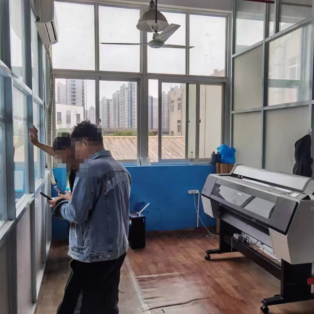 又一家大型印花公司，安裝菲林打印機(jī)